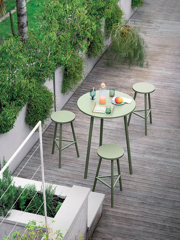 Hug Stools Outdoor